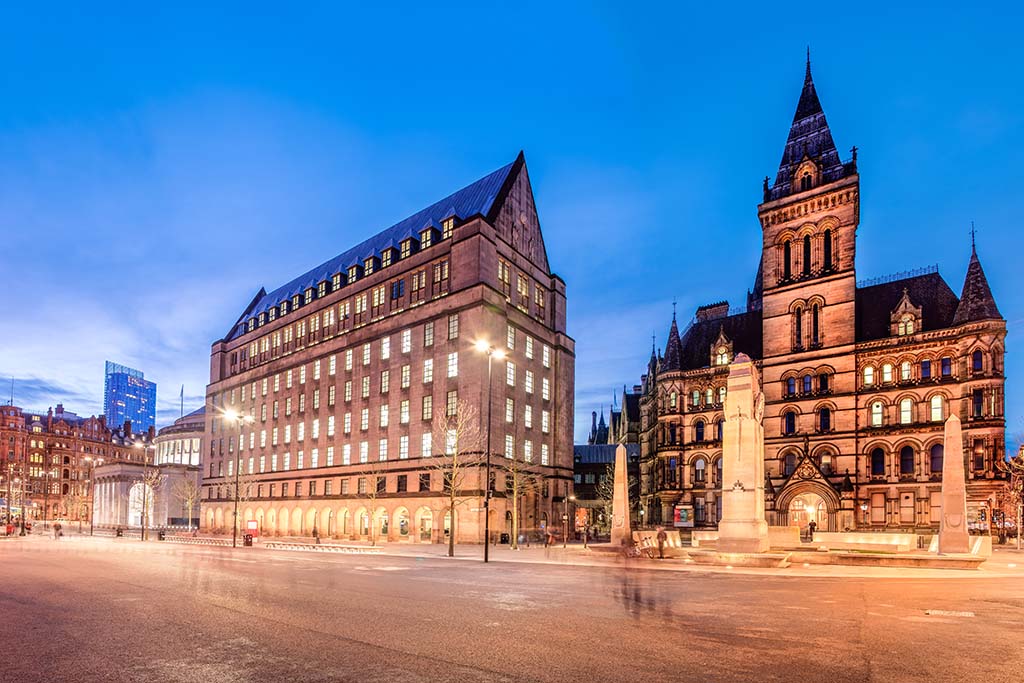 Manchester-Town-Hall_shutterstock.jpg